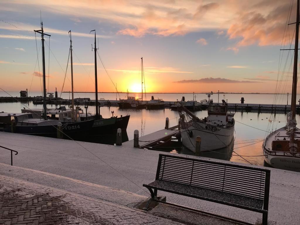 B&B Casandra Volendam Bagian luar foto