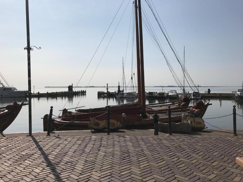 B&B Casandra Volendam Bagian luar foto
