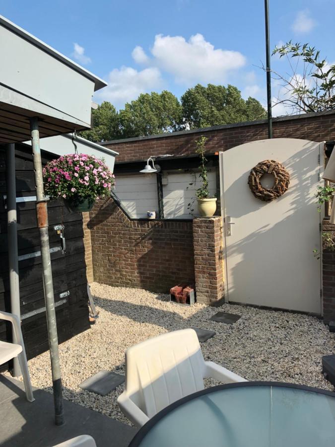 B&B Casandra Volendam Bagian luar foto