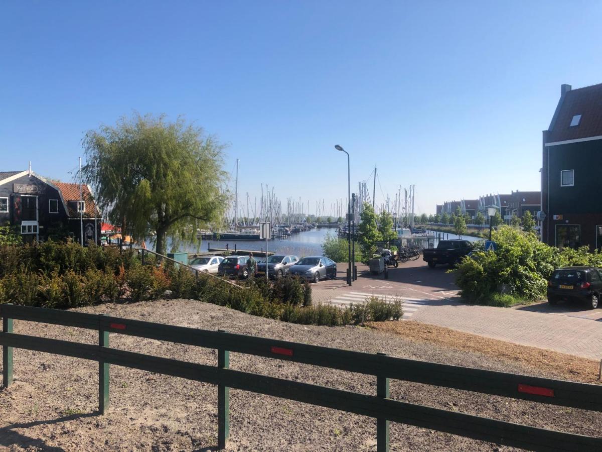 B&B Casandra Volendam Bagian luar foto