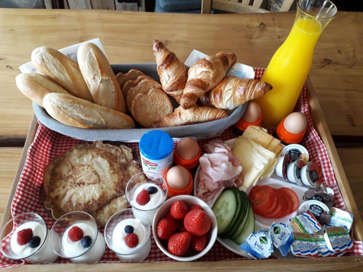 B&B Casandra Volendam Bagian luar foto
