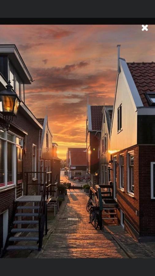 B&B Casandra Volendam Bagian luar foto